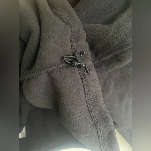 New Aritzia Black "Lena" TNA Cropped 1/2 Half-zip Fleece Sweater in size M - Picture 8 of 11